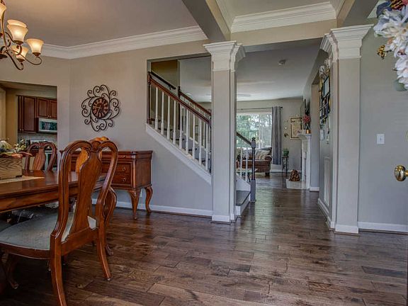 4th image of 276 Wisteria Dr