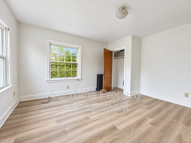 3 bed, 1.5 bath, 1500 sqft, $2,100 — Photo 2