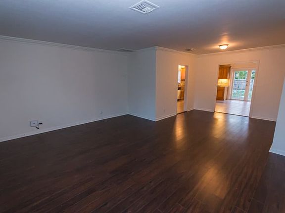 3rd image of 207 SW 1st Ave