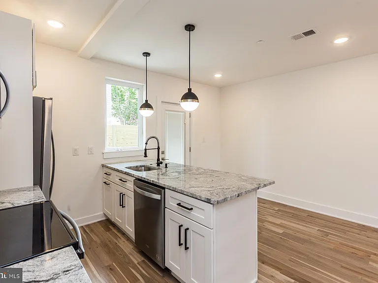 2132 Berges St #1 — Photo 8