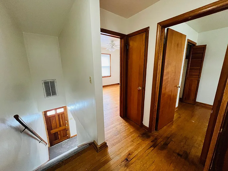 2 Bedroom, 1 Bath Apartment — Photo 48
