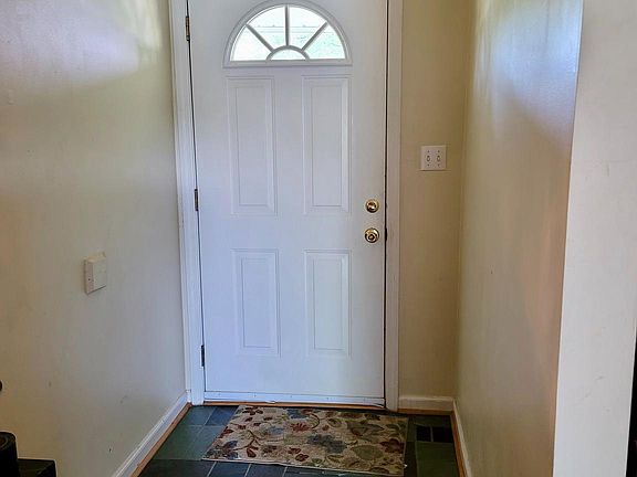 3rd image of 713A Payton Dr