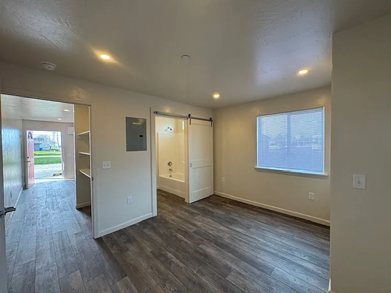967 W Harris St — Photo 30