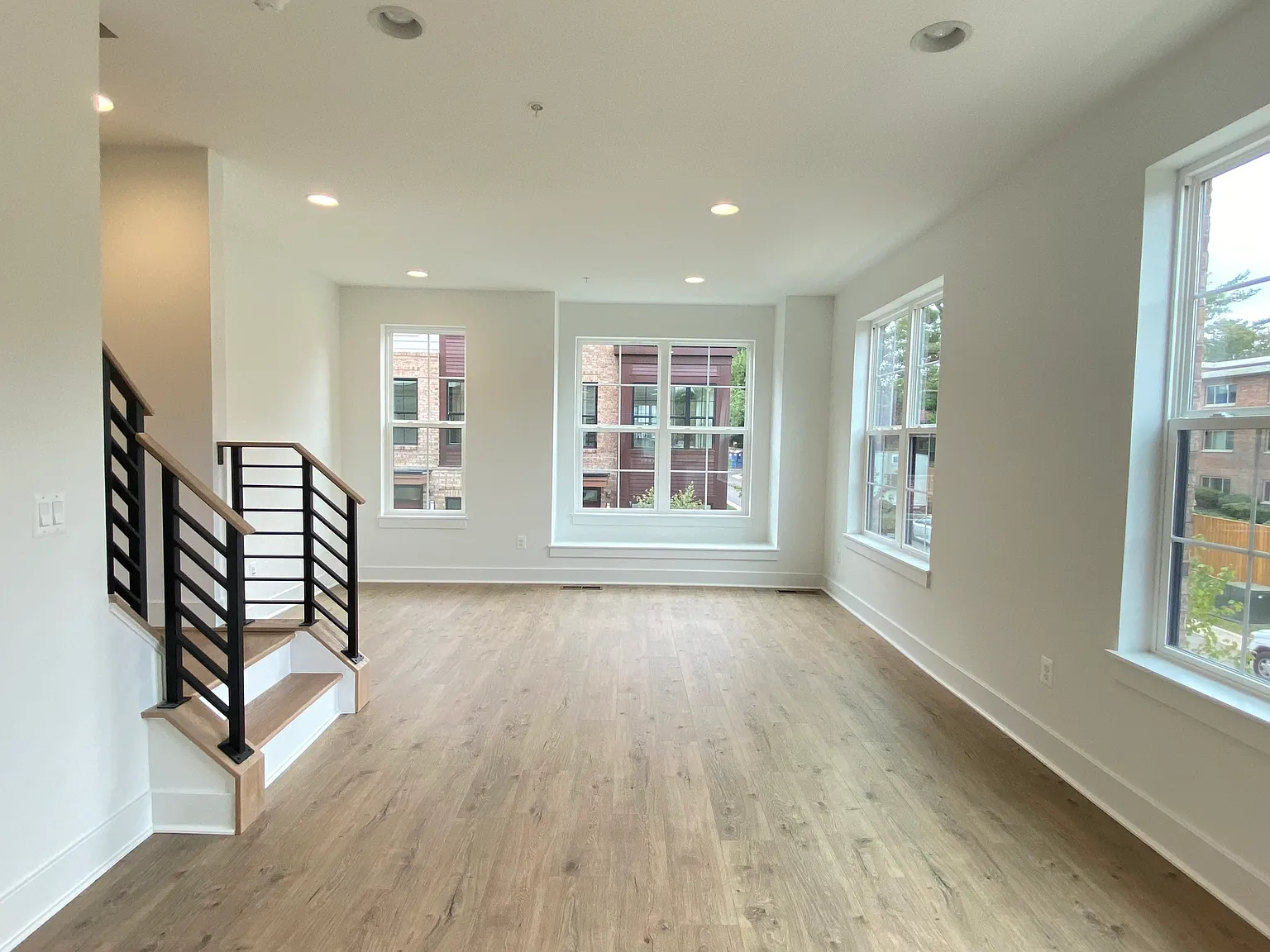 3 bed, 3.5 bath, 1700 sqft, $4,150 — Photo 4