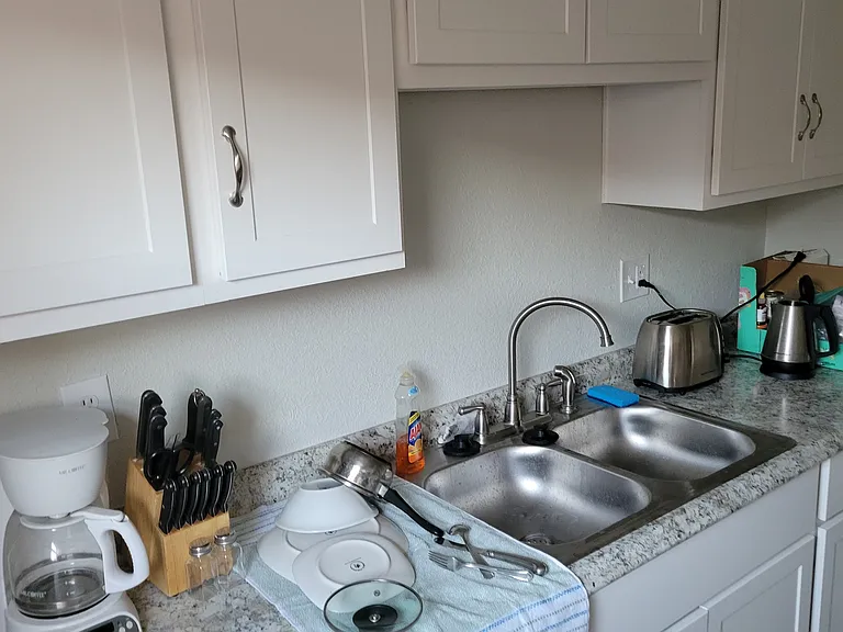 1021 E Garfield St — Photo 12
