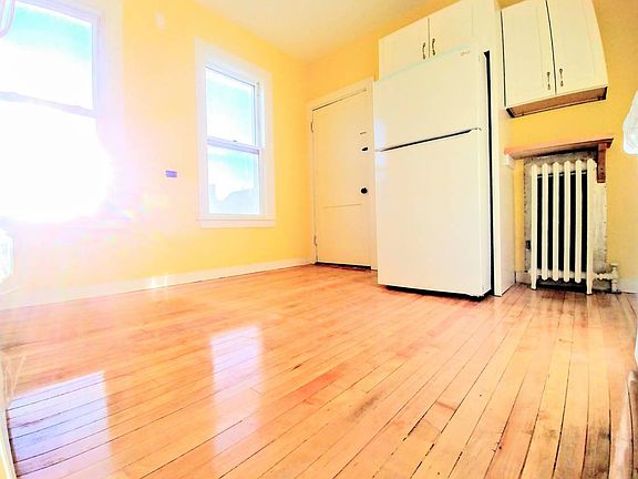 4th image of 14 Glenwood Ave #2