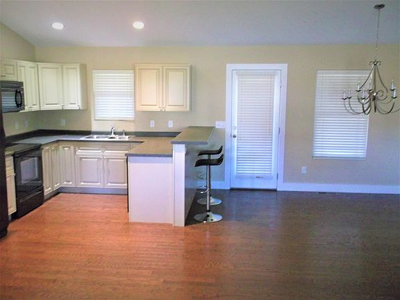 3rd image of 4425 Old Colony Ln
