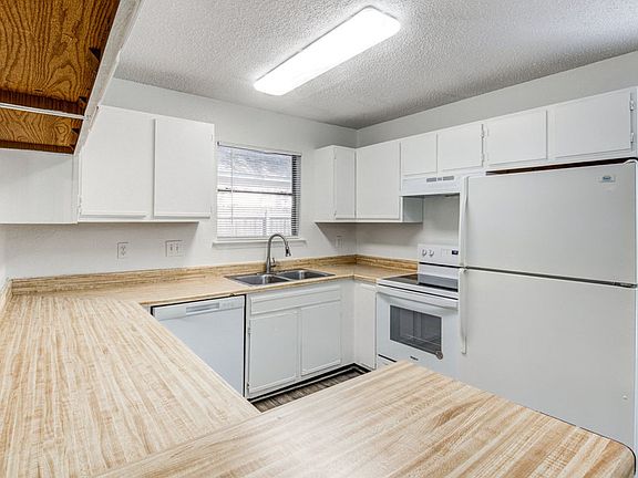 3rd image of 2900 Jadewood Ct #B
