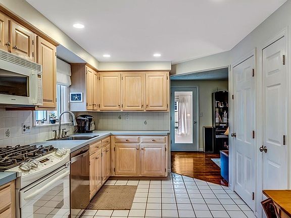 2nd image of 18 Montgomery Dr