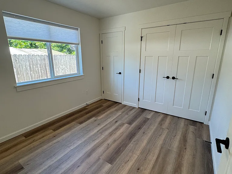 408 S 3rd St — Photo 8