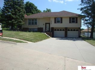 13965 Hickory Cir, Omaha, NE 68144