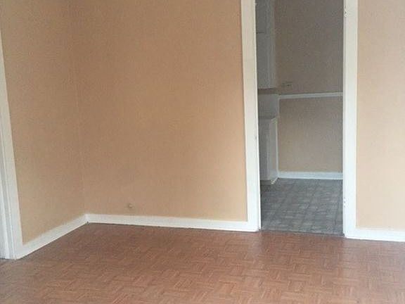 3rd image of 203 E Rosewood Ave APT 04