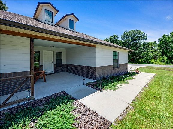 3rd image of 35 N Oak Dr