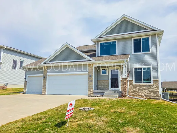 1306 Green Hills Dr, Norwalk, IA 50211