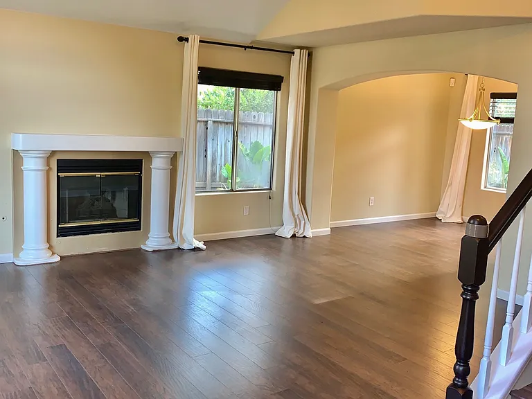 1023 E Freedom Ave — Photo 3