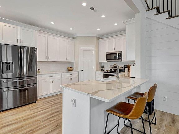 5th image of 193 Tuscany Village Dr