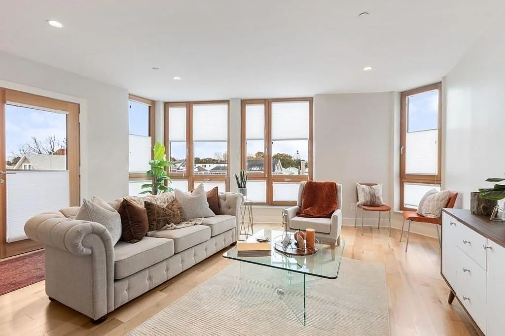 2 bed, 1267 sqft, $3,550 — Photo 4