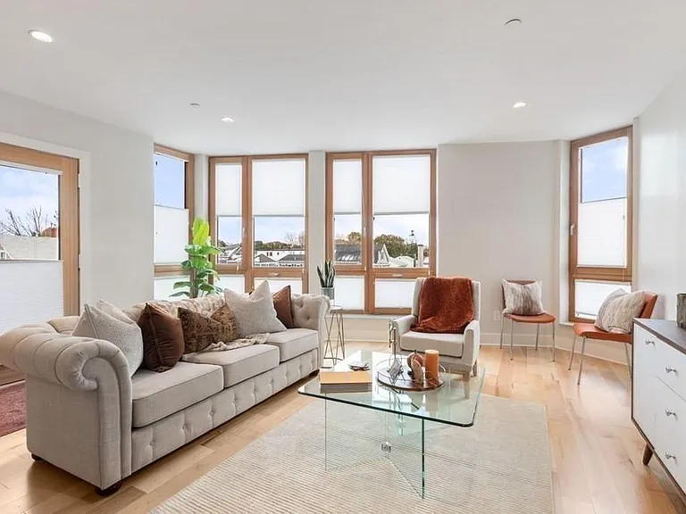 240 Salem St #3A — Photo 4
