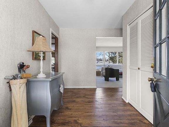 5th image of 1100 Newbury Street