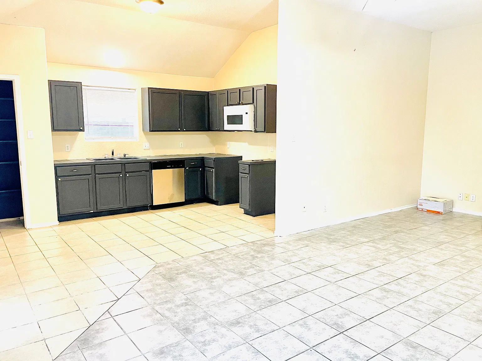 4 bed, 1584 sqft, $1,599 — Photo 2