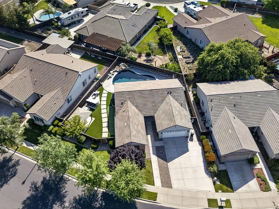 1st image of 1917 NW Thomas Taylor Dr