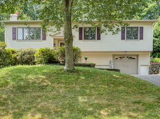 70 Crestwood Dr, Naugatuck, CT 06770