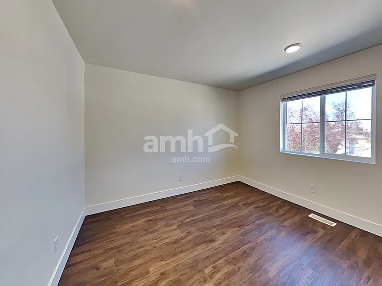 390 Smith Dr — Photo 27