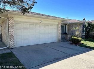 13770 White Cap Dr, Sterling Heights, MI 48313