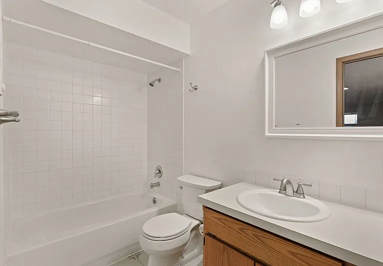105 W 3rd St #1 — Photo 9