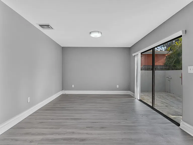 14212 NE 4th Ave — Photo 21