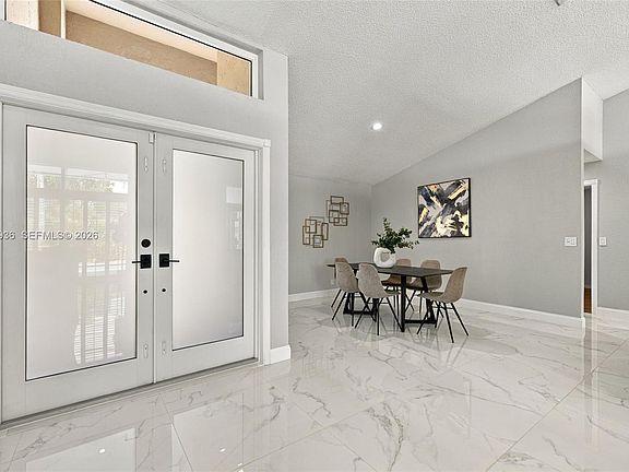 4th image of 809 Heron Rd