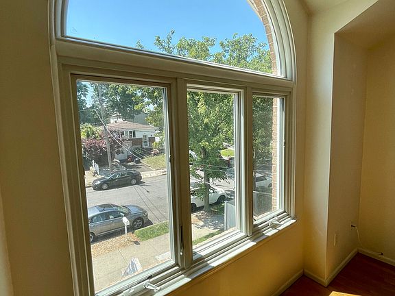 3rd image of 35 Arkansas Ave #2