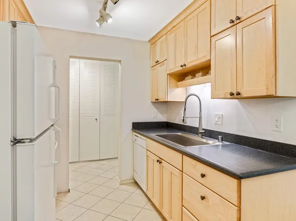 4370 Brookside Ct APT 109, Edina, MN 55436