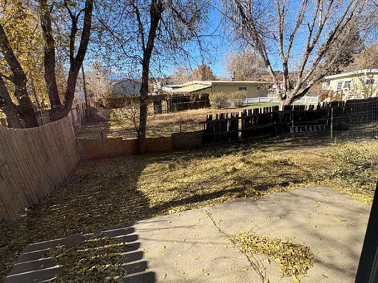 820 Bennett Ave — Photo 5