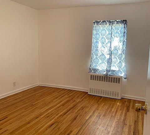 3rd image of 21-24 Utopia Pkwy #1B