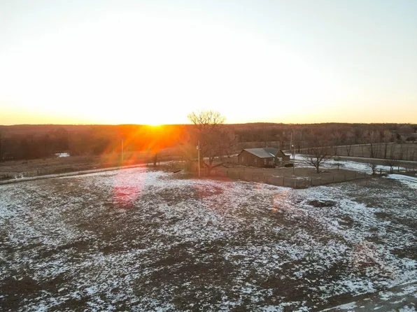 13106 Quinn Rd, Pleasanton, KS 66075