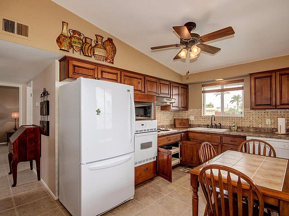 5th image of 10822 W Windsor Dr