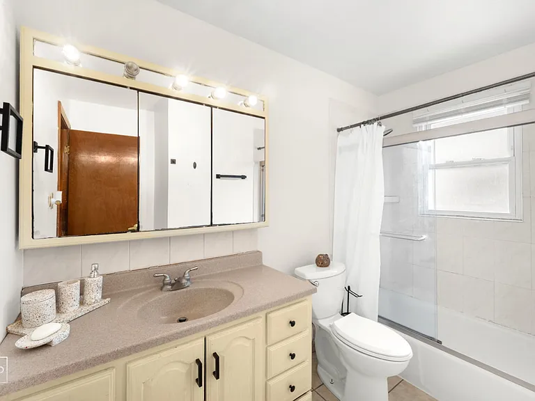 7218 W 110th Pl — Photo 8