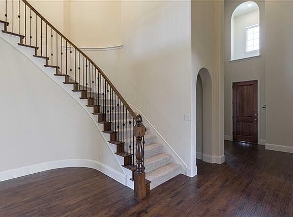 5th image of 2356 Sweetwater Ln