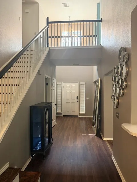4 bed, 1863 sqft, $2,500 — Photo 2