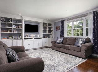 482 Roxbury Rd, Belford, NJ 07718