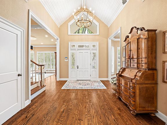 3rd image of 2 CHATSWORTH WAY