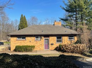 896 Carpenter St, Northville, MI 48167