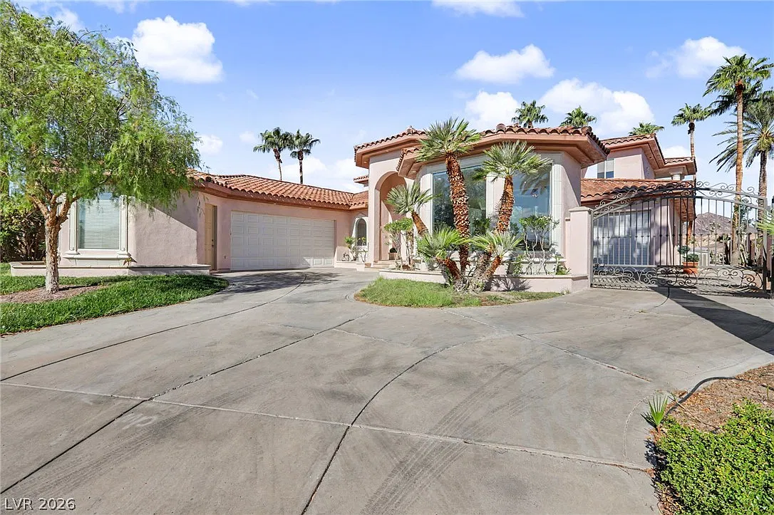 4 bed, 5.0 bath, 5743 sqft, $8,250 — Photo 3