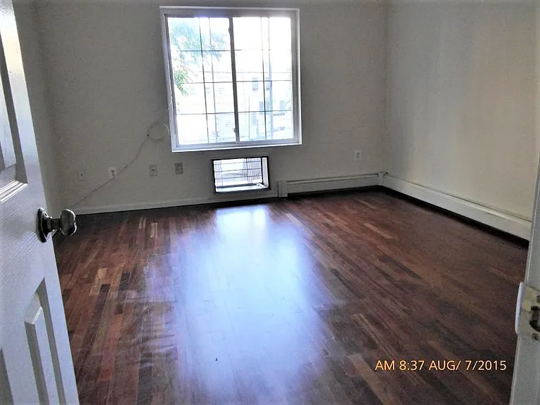 2471 Belmont Ave — Photo 2