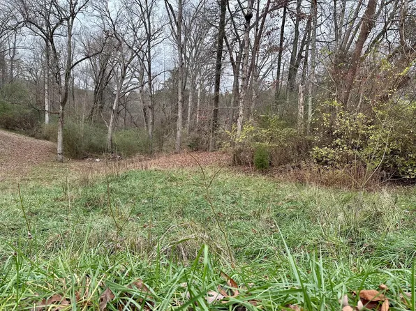 302 Brumlow Hollow Rd, Soddy Daisy, TN 37379