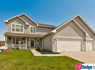 2806 Hunter Dr, Bellevue, NE 68123