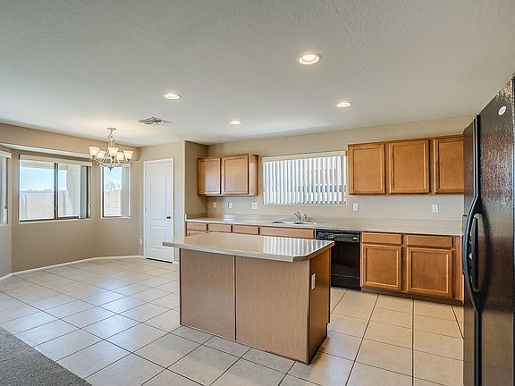 5th image of 459 E Leslie Ave