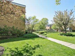 370 Park Ave APT D, Highland Park, IL 60035