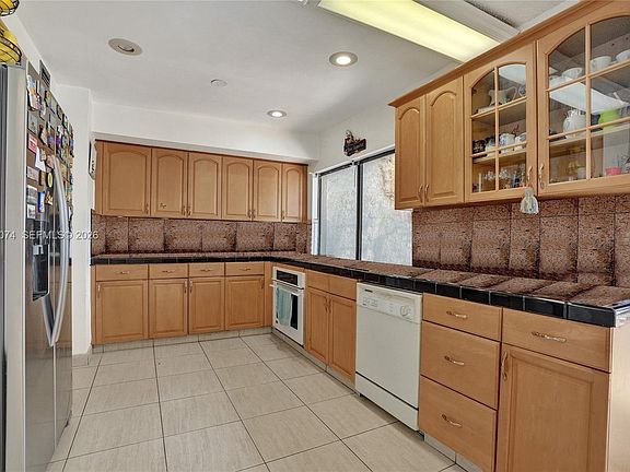 3rd image of 3003 Lakewood Ln